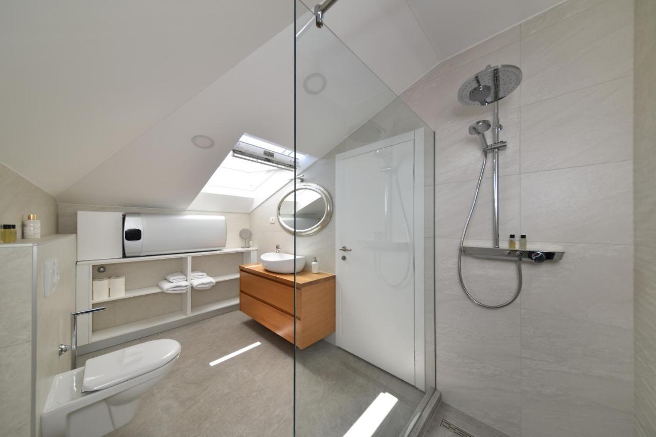 Novem Apartment *