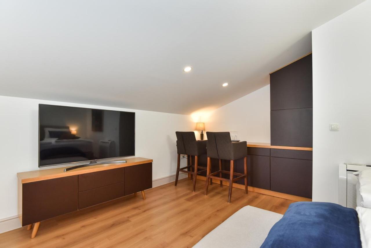 Novem Apartment