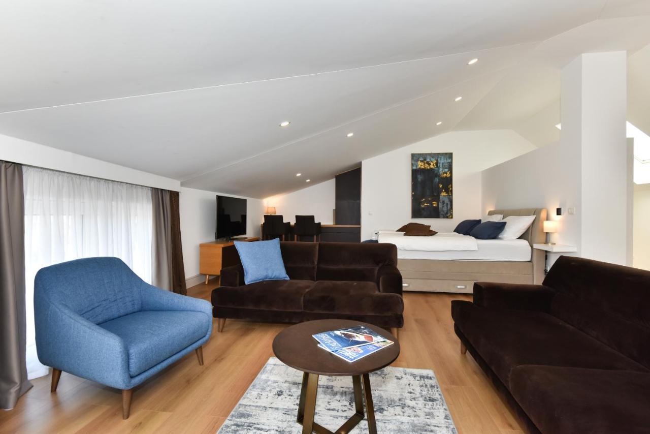 Novem Apartment *
