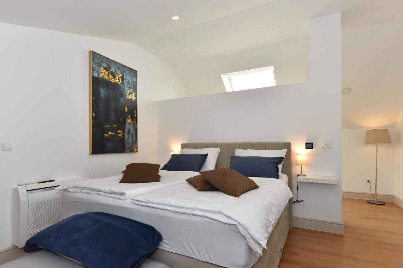 Novem Apartment