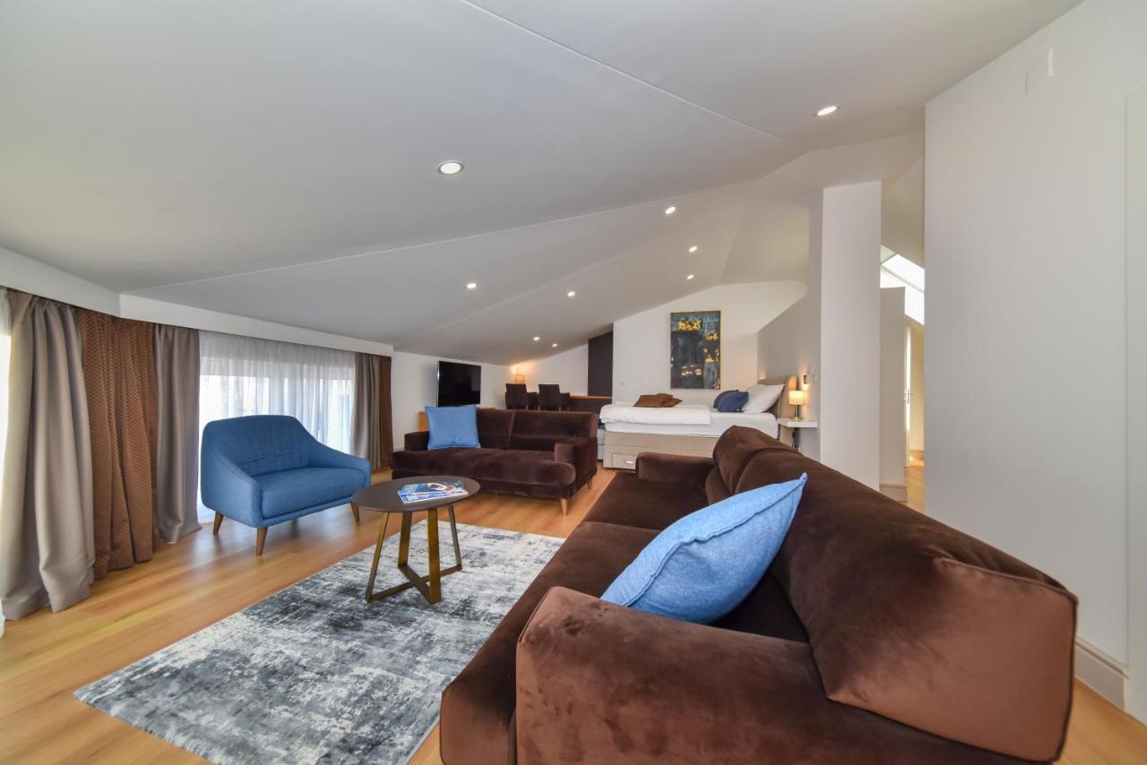 Novem Apartment